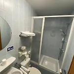 Altitude فندق